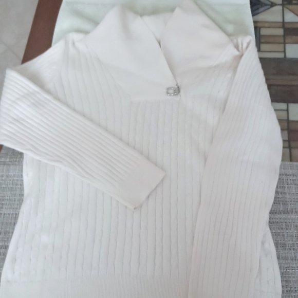 Karen Scott Tops - EUC Kare Scott white cotton cable knit sweater